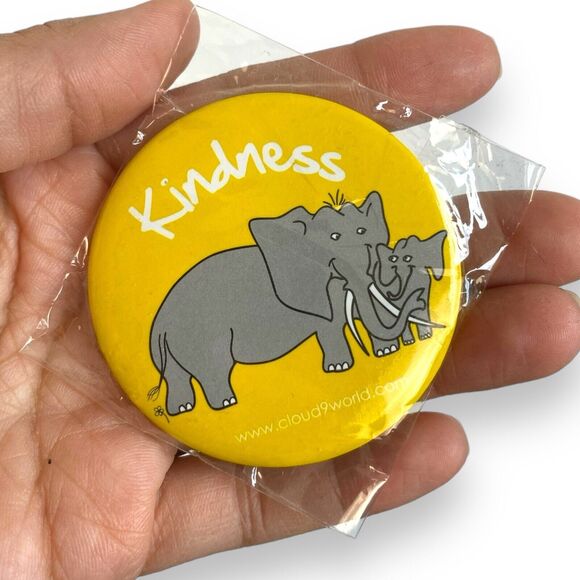 Cloud 9 World Kindness Elephant Pinback Button Pin Collectible‎ C14Q - Picture 1 of 4